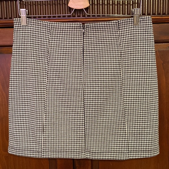 FREE in a bundle. Houndstooth mini skirt zip back JOLT perfect fall wardrobe - Picture 3 of 13